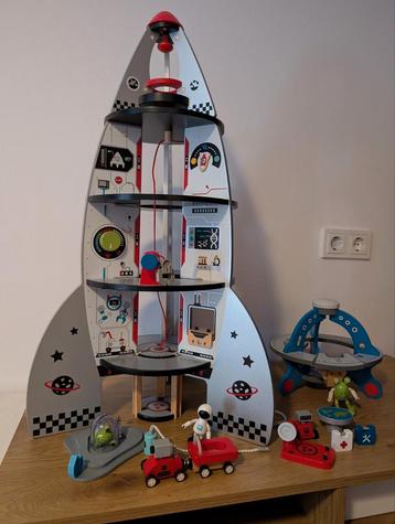 Hape raket / ruimteschip en ufo houten speelgoed  beschikbaar voor biedingen