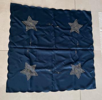 tafelkleed blauw met zilveren sterren 80 x 80 cm beschikbaar voor biedingen