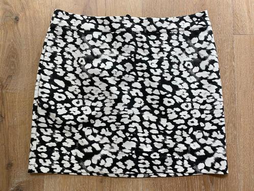 H&M Korte rok Nieuw!, Kleding | Dames, Rokken, Nieuw, Maat 38/40 (M), Zwart, Boven de knie, Ophalen of Verzenden