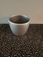 NIEUW Zilvergrijze bloempot, hoogte 9.5 cm, Rond, Ophalen of Verzenden, Binnen, Nieuw