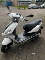 piaggio new fly, Fietsen en Brommers, Scooters | Piaggio, Ophalen, Gebruikt, Fly