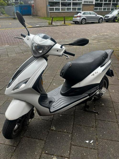 piaggio new fly, Fietsen en Brommers, Scooters | Piaggio, Gebruikt, Fly, Ophalen