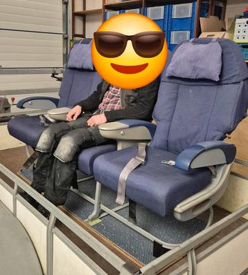 KLM  stoelen  3 zit beschikbaar voor biedingen