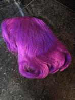 Zgan 2 pruiken paars en fel roze., Ophalen of Verzenden, Zo goed als nieuw, Carnaval