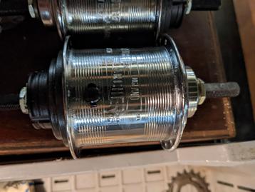 Nieuwe versnellingsnaven Sturmey Archer Aw en AB