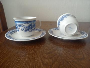 2x kopje met schoteltje merk L Dake & zn. Blauw bloemenprint beschikbaar voor biedingen
