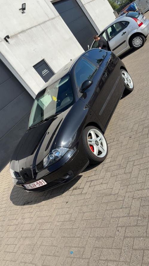 Originele SEAT Ibiza 6L FRvelgen17 inch 5x100 Pirelli banden, Auto-onderdelen, Verlichting, Ophalen