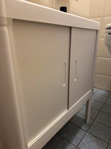 Witte LILLTJÄRN wastafelonderkast van IKEA
