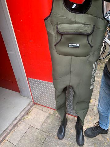 Nieuw waadpak maat 42 beschikbaar voor biedingen