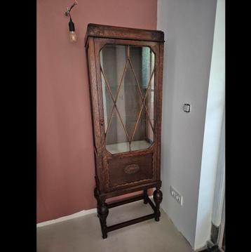 Antieke vintage kast  beschikbaar voor biedingen