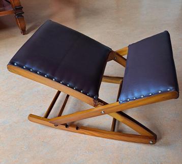 Voetenbankje te koop beschikbaar voor biedingen