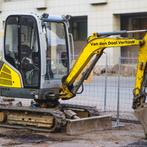 Minikraan huren met scherpe dagtarieven!, Zakelijke goederen, Machines en Bouw | Kranen en Graafmachines, Ophalen, Graafmachine
