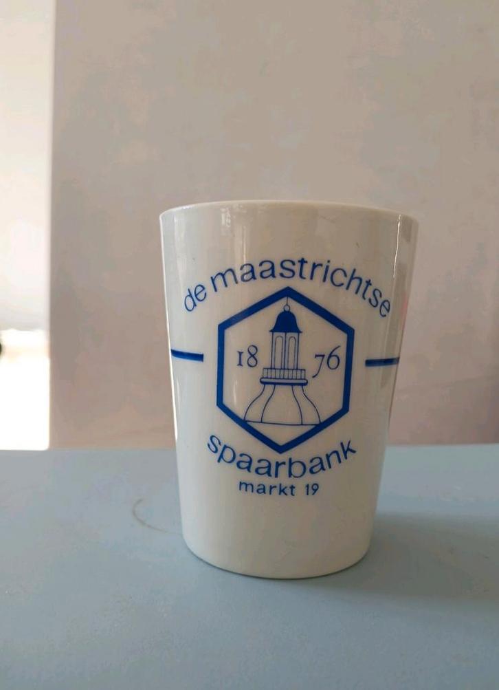 020/043/PETERUS REGOUT/DE MAASTRICHTE SPAARBANK/, Antiek en Kunst, Antiek | Keramiek en Aardewerk, Ophalen