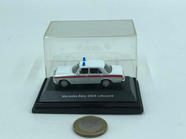 Mercedes 200/8 Limousine Gendarmerie, Schuco, Hobby en Vrije tijd, Modelauto's | 1:87, Zo goed als nieuw, Auto, Schuco, Ophalen of Verzenden