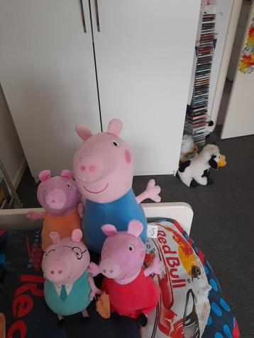 Peppa pig familie knuffels  beschikbaar voor biedingen