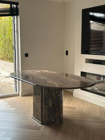 Vintage eettafel van Arabescato Orobico Rosso marmer beschikbaar voor biedingen