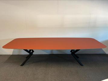 Deens ovale eettafel Fenix Rosso Namib 300x120 beschikbaar voor biedingen