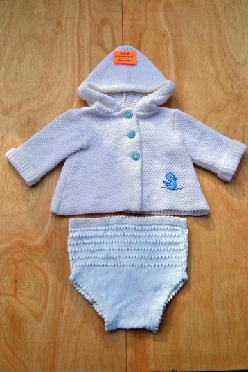 Mooi oud wit poppen baby jasje met broekje NR 1202 beschikbaar voor biedingen