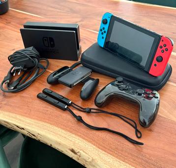 Nintendo Switch V2 + games , extra controller en toebehoren beschikbaar voor biedingen