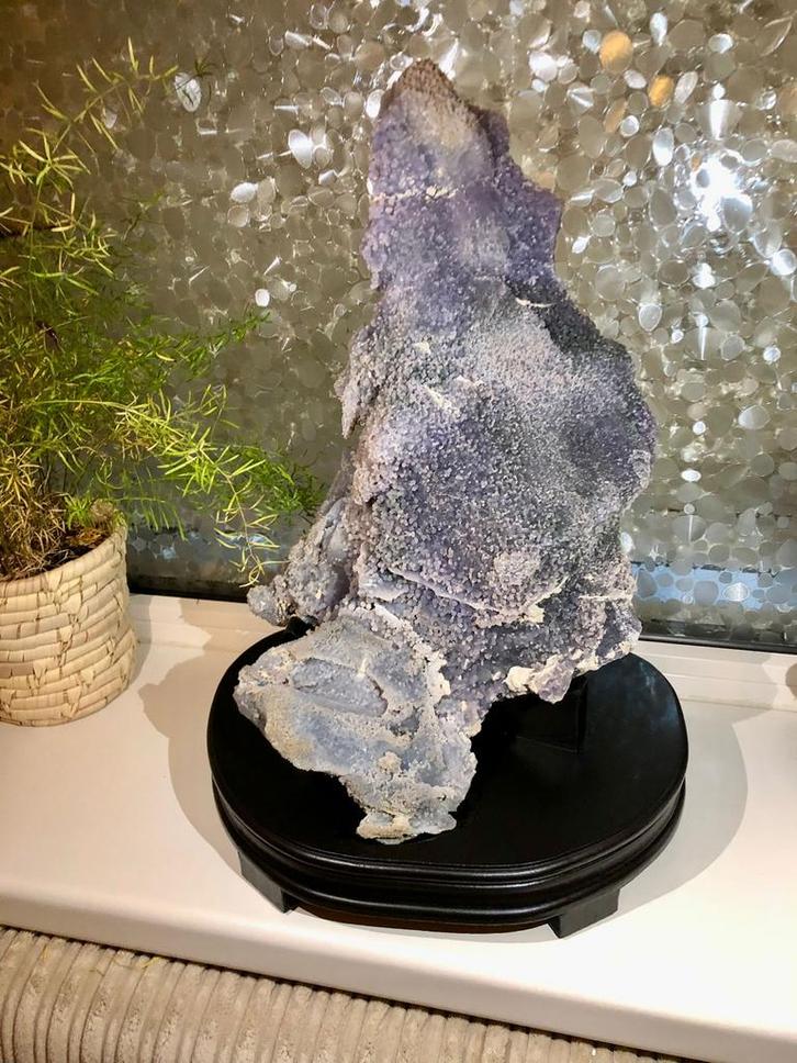 Prachtige grote Druifagaat op Houten Standaard - 8.2 kg, Verzamelen, Mineralen en Fossielen, Mineraal, Ophalen