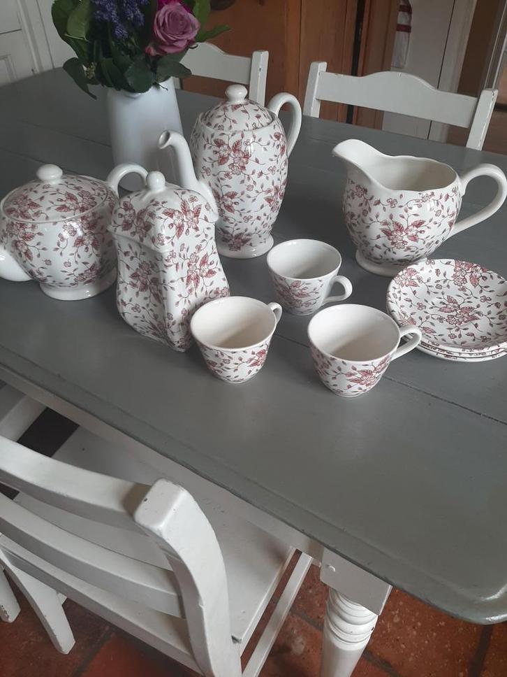 Servies onderdelen van Royal Tudor Bouquet by Grindley rose., Huis en Inrichting, Woonaccessoires | Zuilen en Pilaren, Zo goed als nieuw