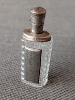 Parfum flesje met zilver, Antiek en Kunst, Ophalen of Verzenden, Zilver