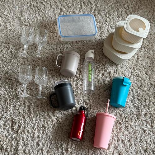Set plastic bewaarbakjes, drinkbekers en wijnglazen, Huis en Inrichting, Keuken | Servies, Zo goed als nieuw, Compleet servies