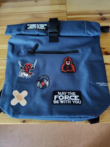 rugzak met leuke patches. beschikbaar voor biedingen