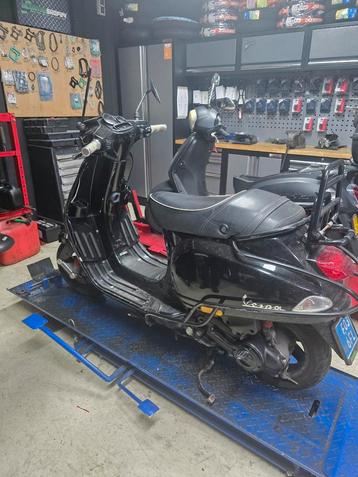 Vespa S frame 2012 met Papieren en Kenteken (Schade) beschikbaar voor biedingen