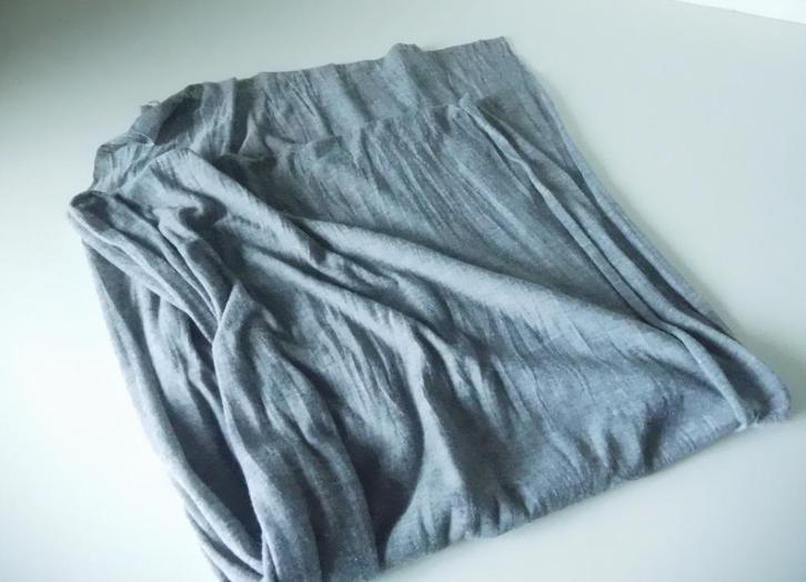 (J) grijze sjaal, Kleding | Dames, Mutsen, Sjaals en Handschoenen, Zo goed als nieuw, Sjaal, Ophalen