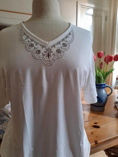 4 prachtige merk  dames shirts met korte mouwen  maat 44, Kleding | Dames, T-shirts, Zo goed als nieuw, Maat 42/44 (L), Overige kleuren