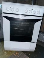 Indesit keramisch fornuis met oven (KC51(W)/R), Ophalen, Keramisch, 4 kookzones, Zo goed als nieuw