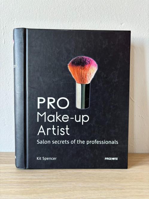 PRO Make-up Artist - Kit Spencer (Non-fiction Beauty/How-to), Boeken, Overige Boeken, Gelezen, Ophalen of Verzenden