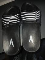 te koop slippers, Ophalen of Verzenden, Overige maten, Zwart, Geen merk
