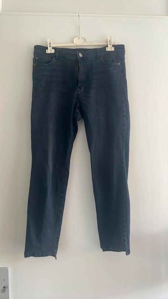 MarcCain Donkerblauwe Jeans maat N5 - maat 42, Kleding | Dames, Spijkerbroeken en Jeans, Gedragen, W33 - W36 (confectie 42/44)