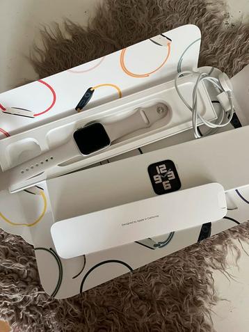 Apple Watch SE 2nd gen 44mm beschikbaar voor biedingen