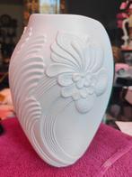 Kaiser Porcelein Vaas met Bloemenreliëf, Ophalen of Verzenden