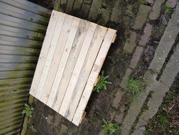 Kleine pallets beschikbaar voor biedingen