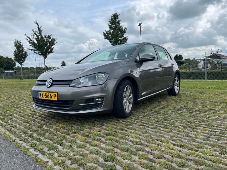 Volkswagen Golf 1.0 TSI 110pk 5D 2017 Grijs, Auto's, Volkswagen, Bedrijf, Golf, ABS, Airbags, Airconditioning, Bluetooth, Boordcomputer