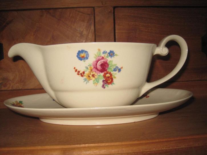 Juskommen (sauskom) Boudewijn decor pioenroos (Regout), Antiek en Kunst, Antiek | Servies los, Ophalen of Verzenden