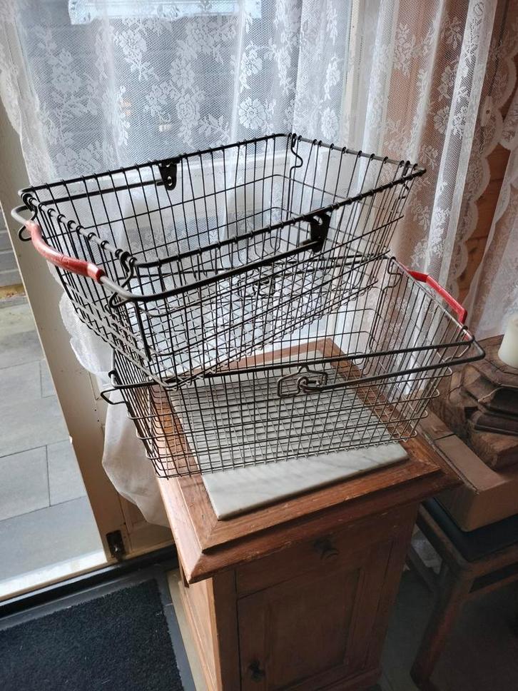 2 vintage draadmanden voor 15 euro., Huis en Inrichting, Woonaccessoires | Krantenbakken en Lectuurbakken, Gebruikt, Ophalen