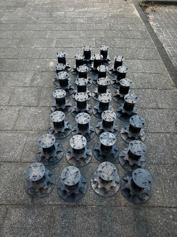 26 x Solidor Tegeldragers verstelbaar 5 tot 20cm, Tuin en Terras, Terrasdelen en Vlonders, Gebruikt, Kunststof, Ophalen