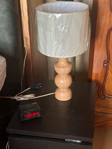 Houten Monster Tafellamp met Kap nieuwe beschikbaar voor biedingen