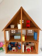 Groot houten poppenhuis met IKEA meubeltjes, Kinderen en Baby's, Speelgoed | Poppenhuizen, Ophalen, Gebruikt