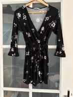 Zwart gebloemde playsuit Pull & Bear maat S, Kleding | Dames, Jumpsuits, Zwart, Ophalen of Verzenden, Zo goed als nieuw, Maat 36 (S)