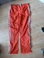 ADIDAS rood wit sport broek M -GRATIS zend, Kleding | Dames, Maat 38/40 (M), Verzenden, Rood, Fitness of Aerobics