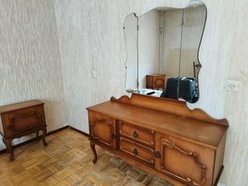 Vintage kaptafel af te halen in Zwijndrecht beschikbaar voor biedingen