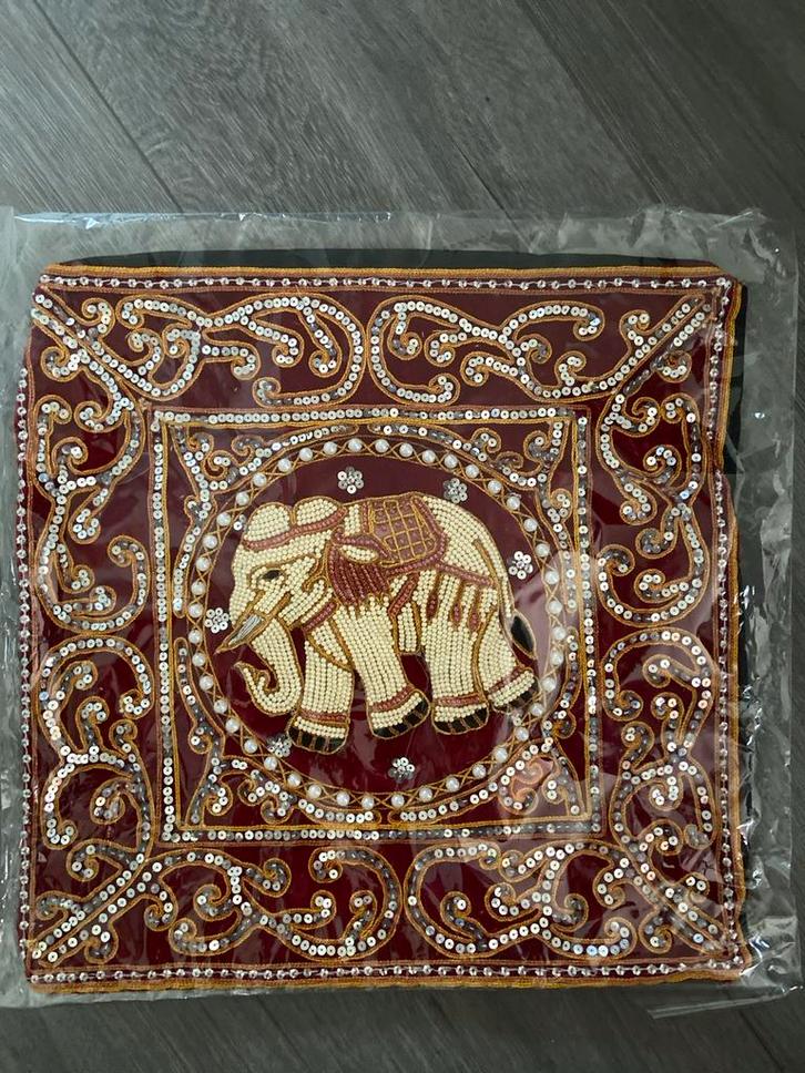 Decoratief Kussen met Olifant, Huis en Inrichting, Stoelen, Nieuw, Stof, Rood, Ophalen of Verzenden