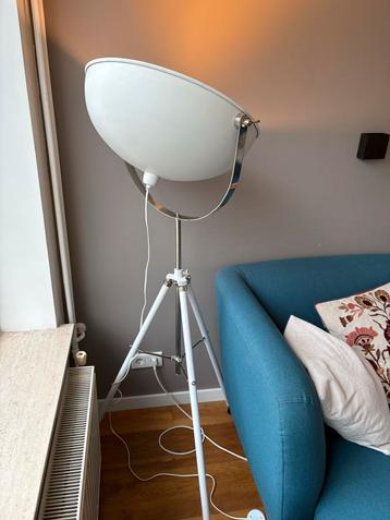 Mooie Staande Lamp - Stijlvol Design beschikbaar voor biedingen