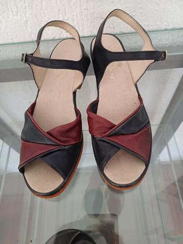 Zwarte/Rode Sandalen Maat 37 beschikbaar voor biedingen